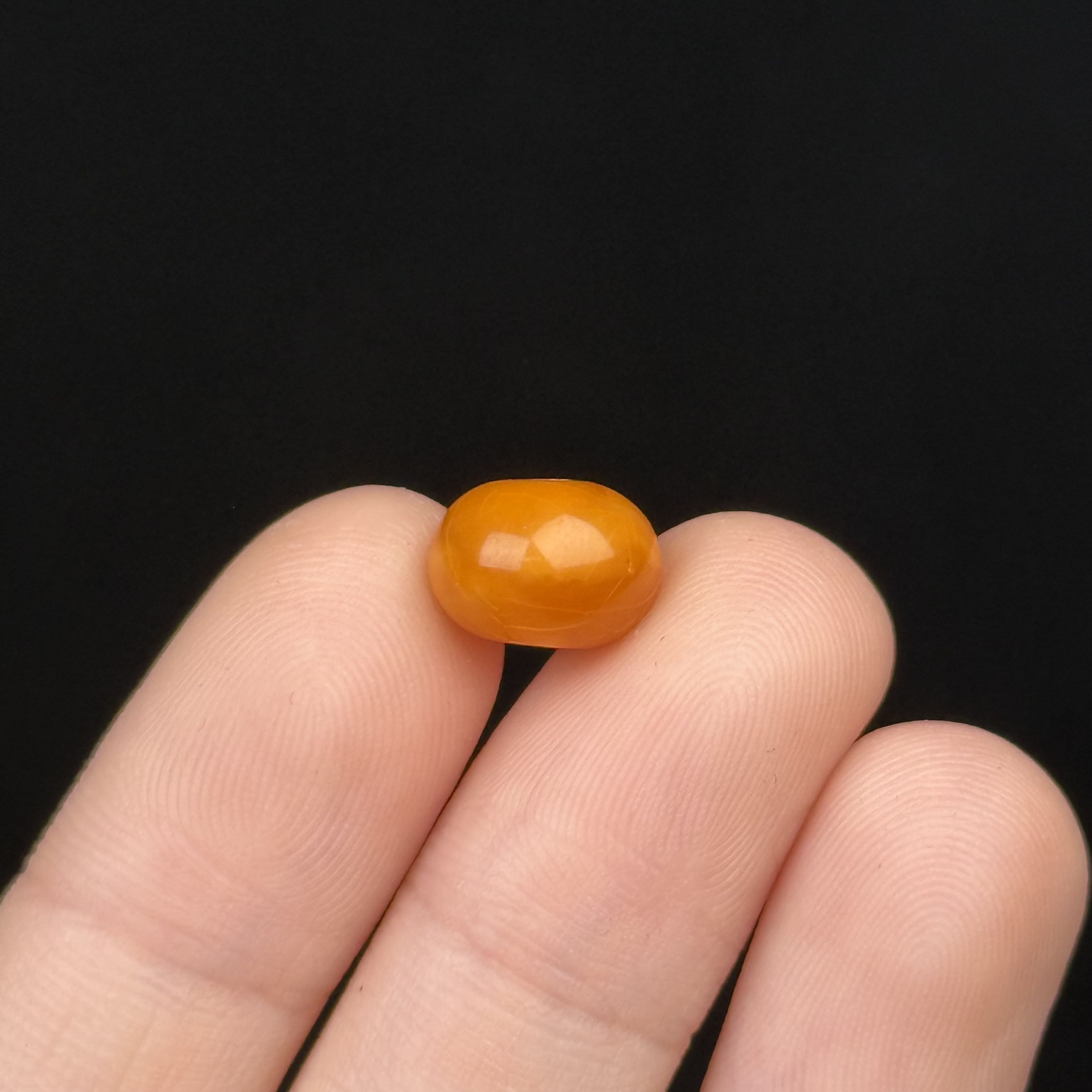 D7176天然原矿蜜蜡 鸡油红墩子9.9*7mm 支持鉴定 假一罚十