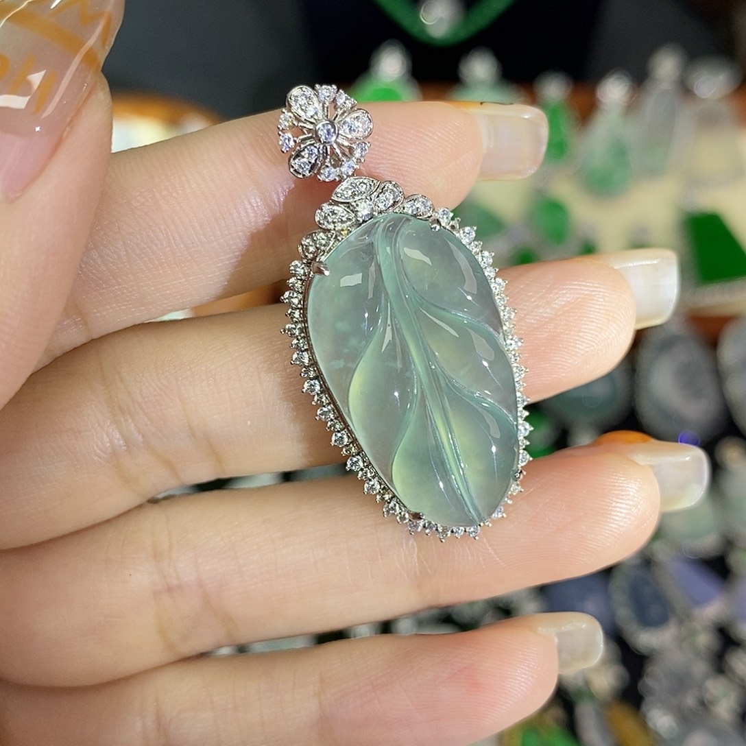 翡翠未镶嵌颈饰A货翡翠