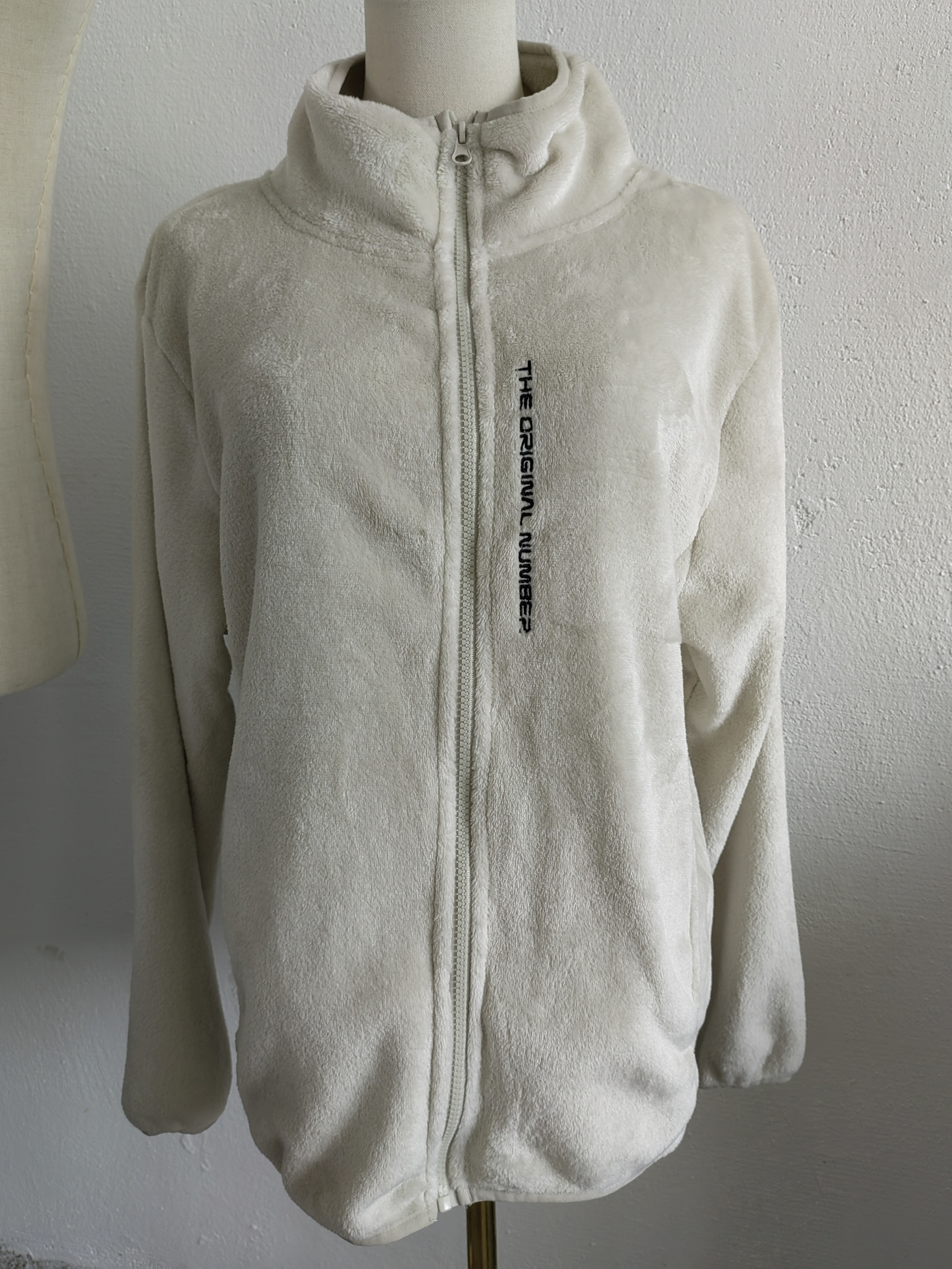 D54     男女户外立领抓绒外套（前面个别带字，随机）