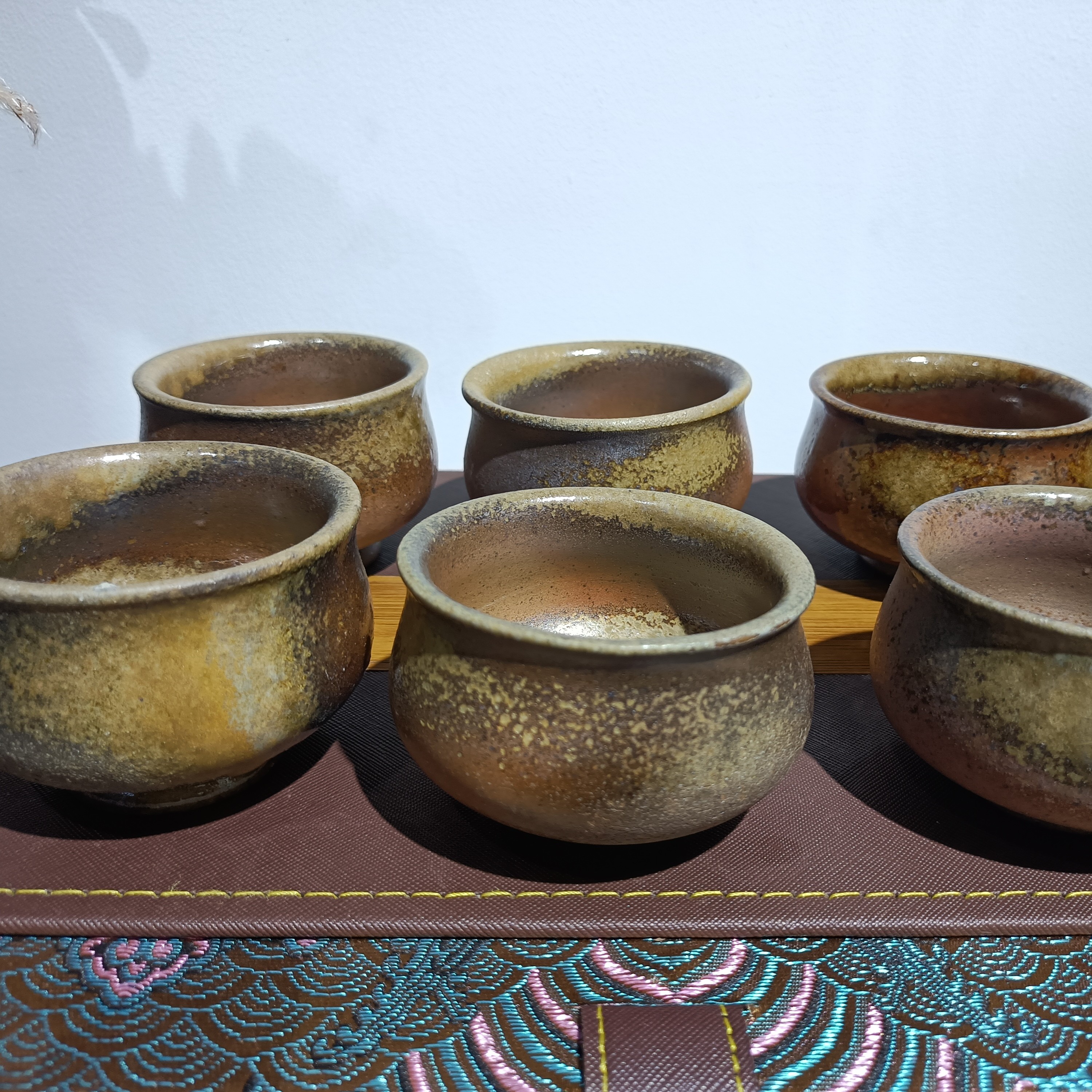 贵台龙窑柴烧茶杯约100CC(口微微失圆，介意勿拍)