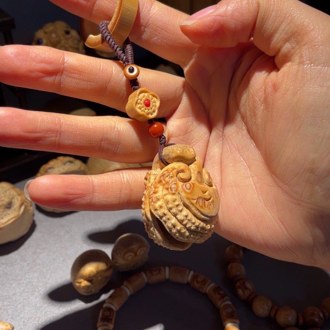 苏***苏木方颜竹木艺术把件