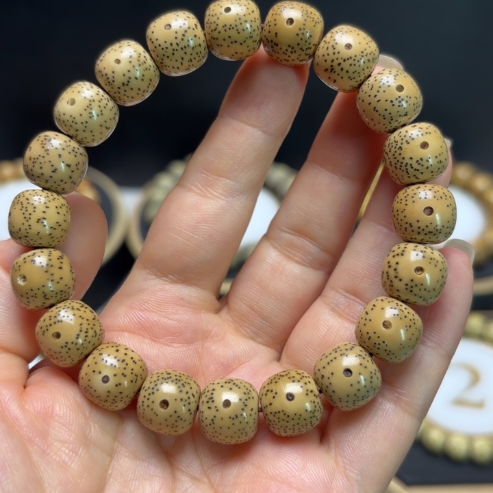 吊坠星月菩提12*11针尖星手串