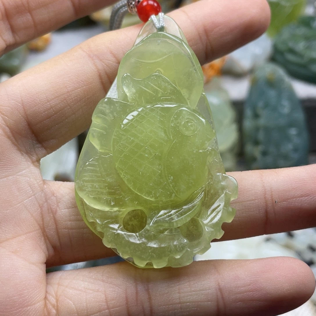 蛇纹石玉颈饰未镶嵌