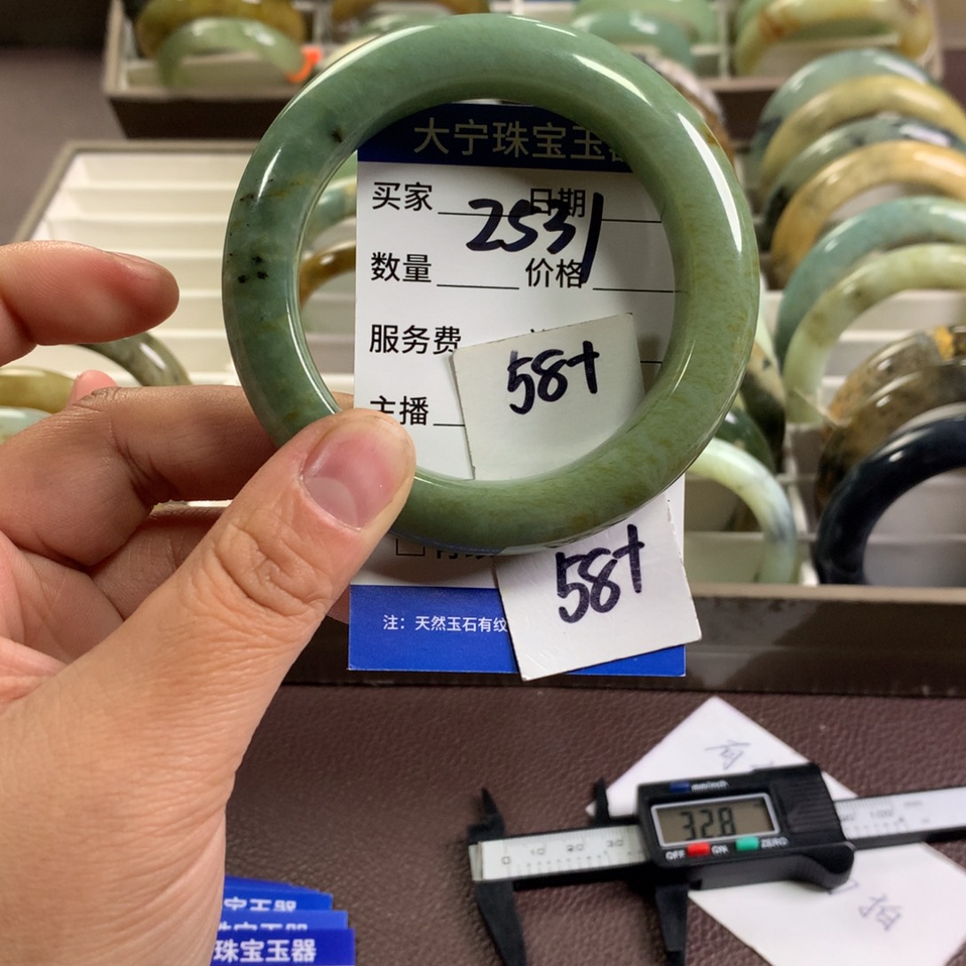 蛇纹石玉未镶嵌手镯2531