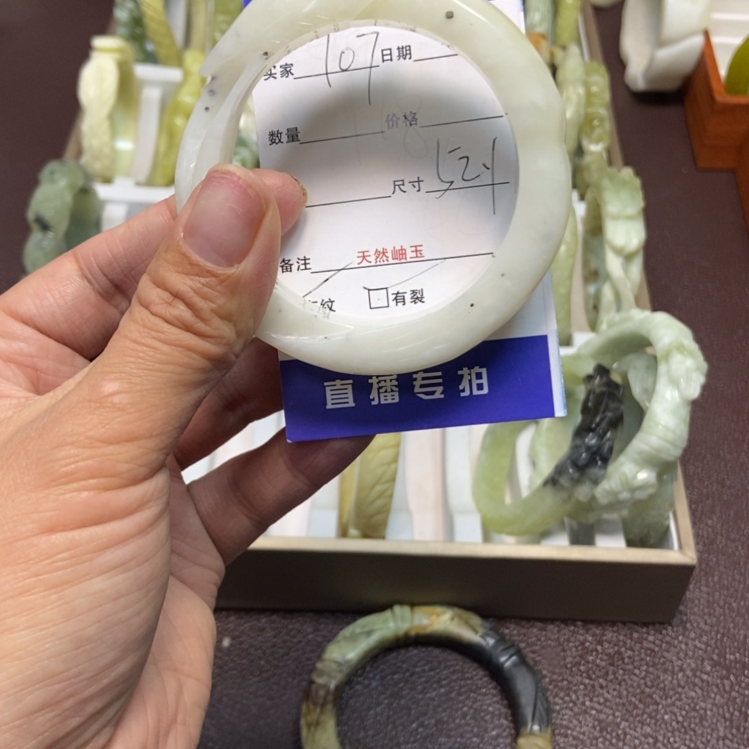 蛇纹石玉手镯未镶嵌