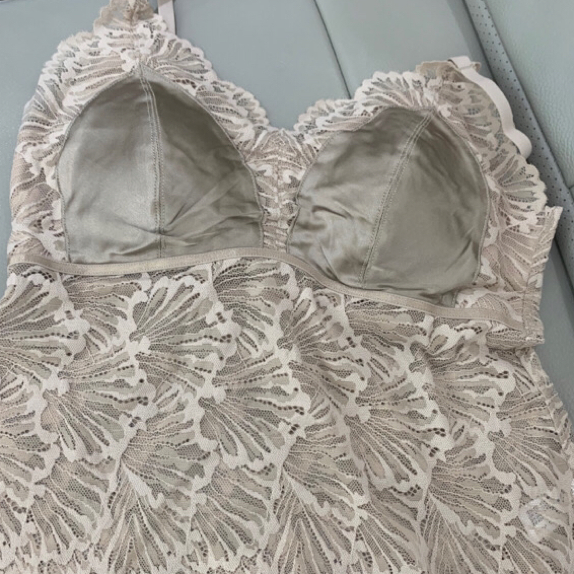 依柏杉新款内搭美背