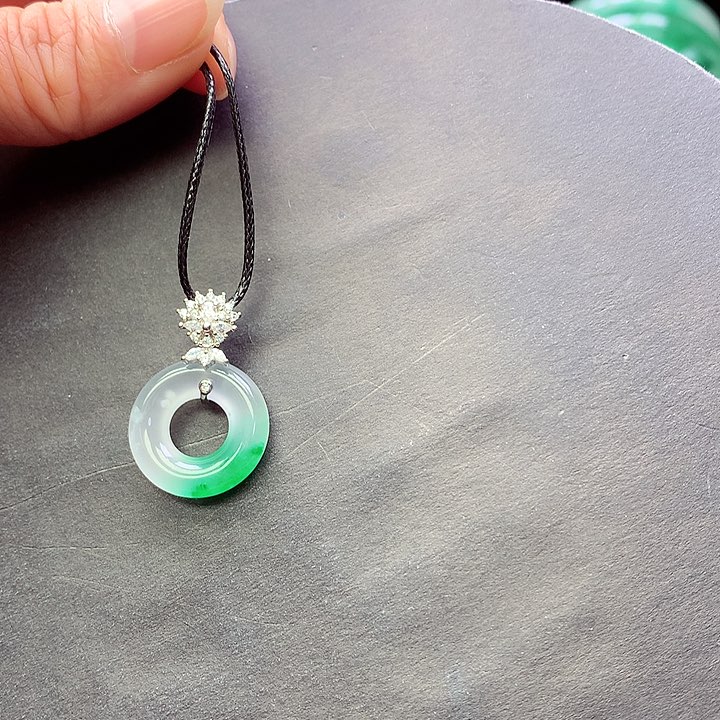 颈饰未镶嵌石英质玉?**?