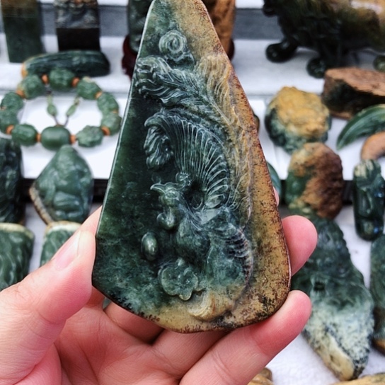 未镶嵌岫岩河磨玉（透闪石质玉）把件