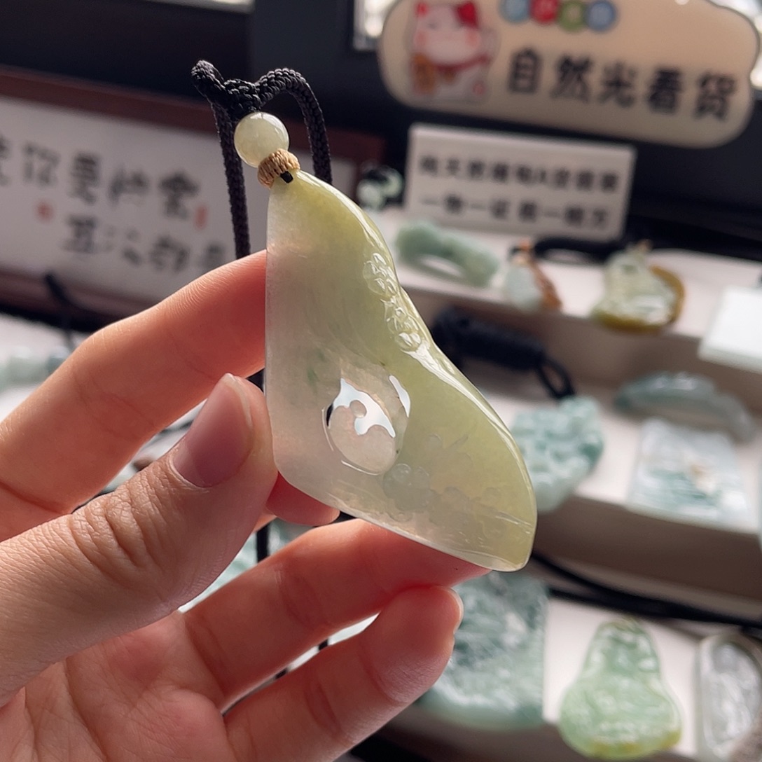 翡翠未镶嵌颈饰悟道