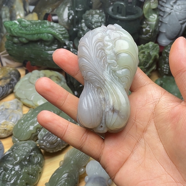 爪***净和田玉未镶嵌挂件
