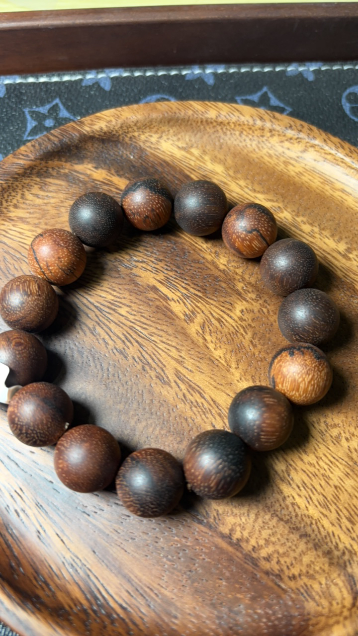 z16印尼黄沉手串