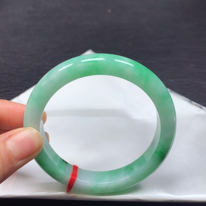 翡翠手镯未镶嵌57圈