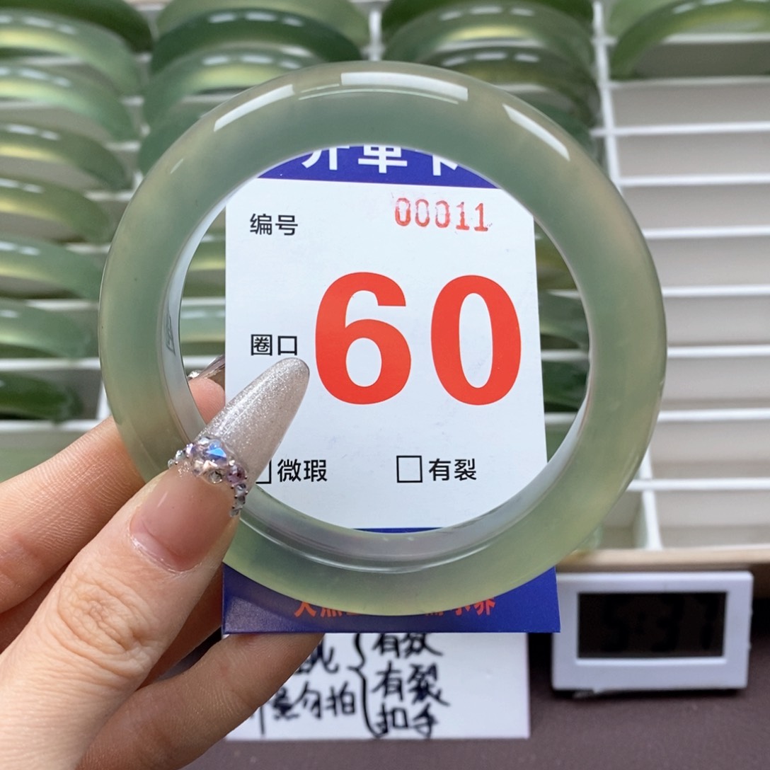 蛇纹石玉手镯未镶嵌