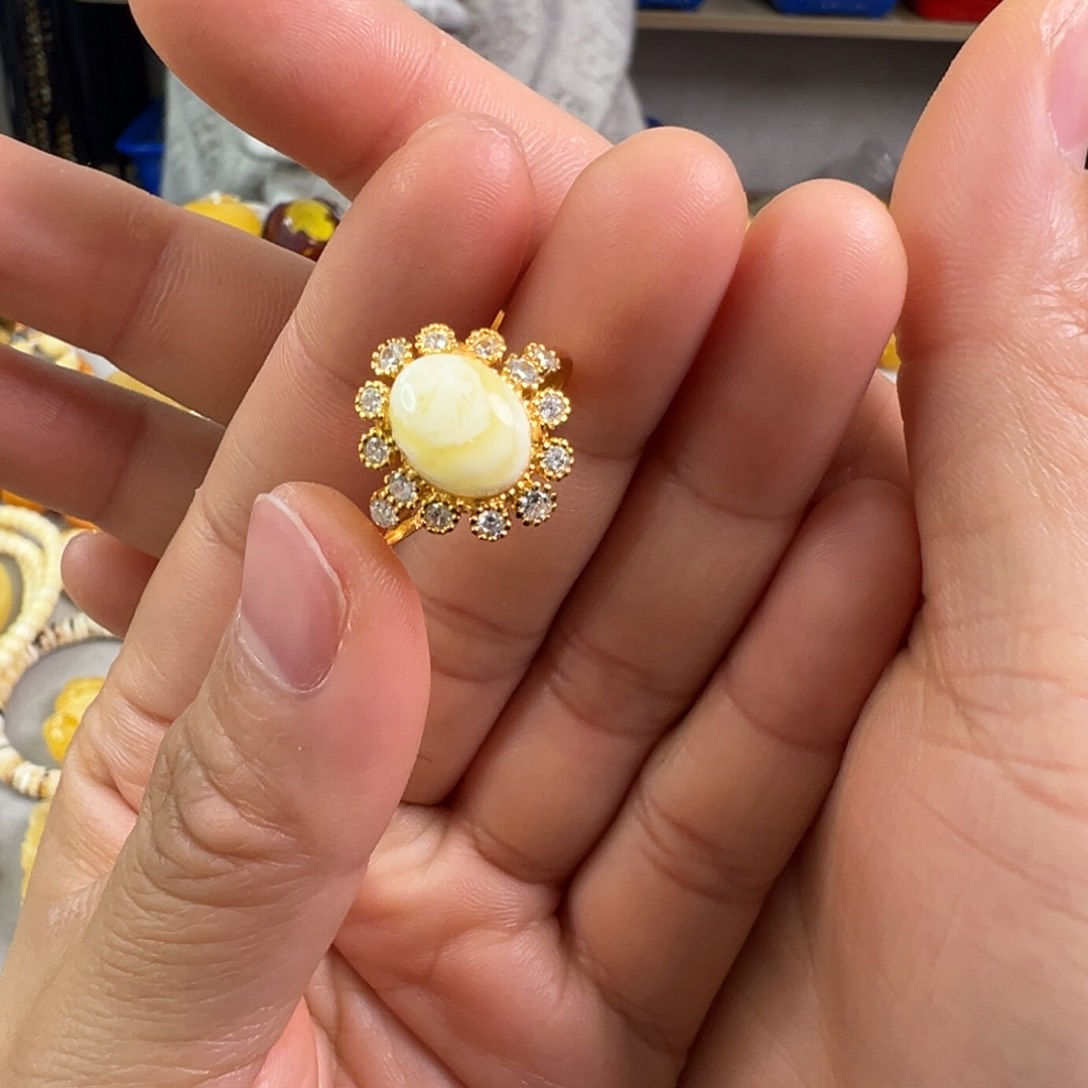 蜜蜡裸石未镶嵌蜜蜡