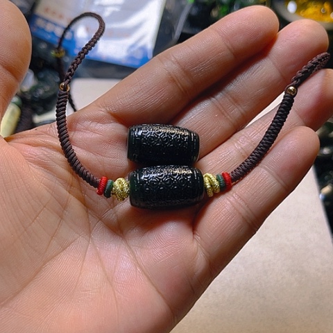 蛇纹石玉颈饰未镶嵌七**主