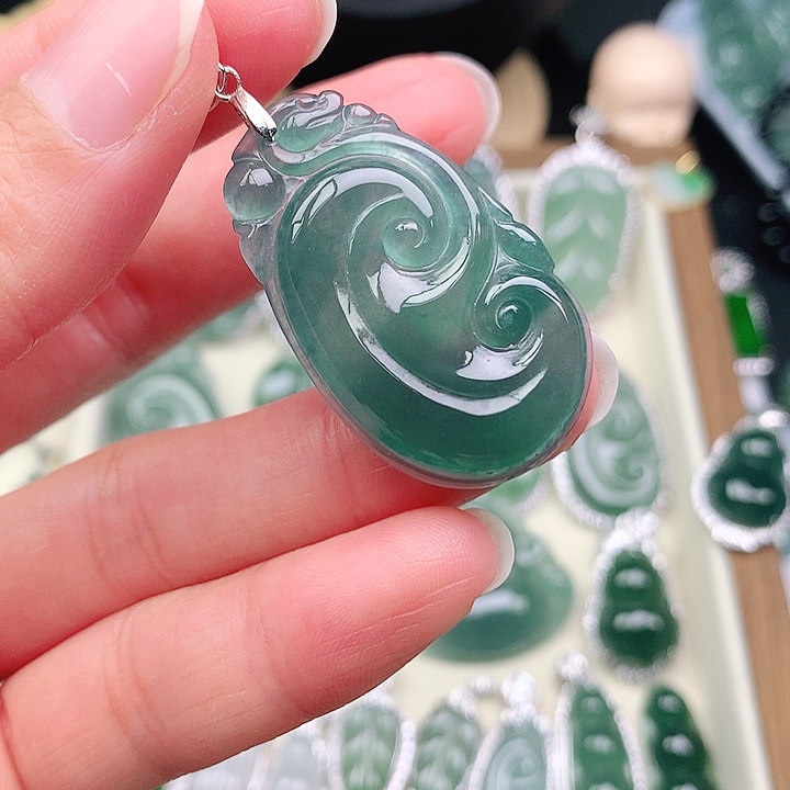 颈饰未镶嵌翡翠吊坠