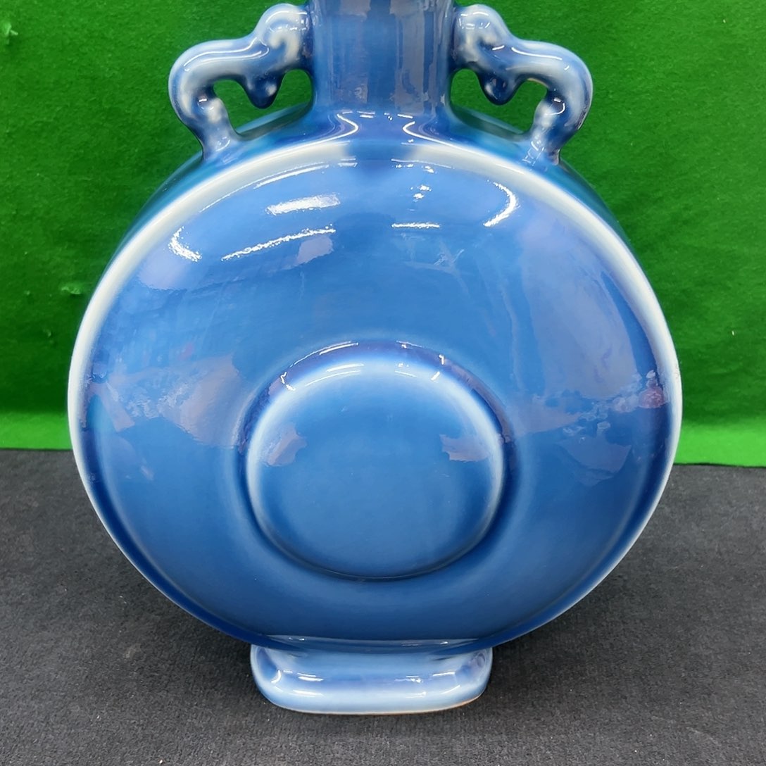 罐霸*霁蓝釉抱月瓶一只，老的