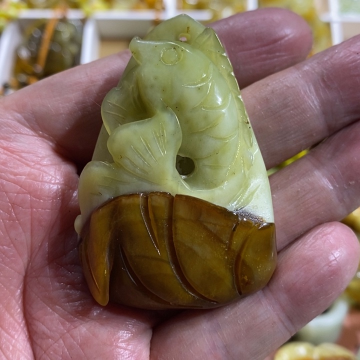 蛇纹石玉颈饰未镶嵌