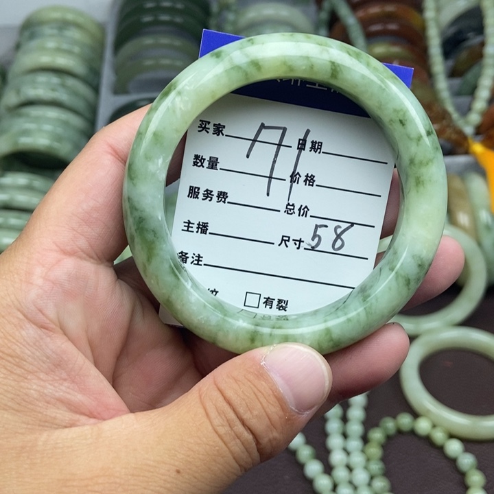 蛇纹石玉手镯未镶嵌