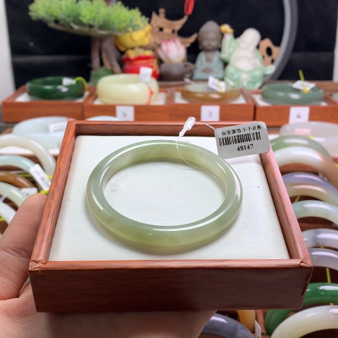 和田玉手镯未镶嵌52.4