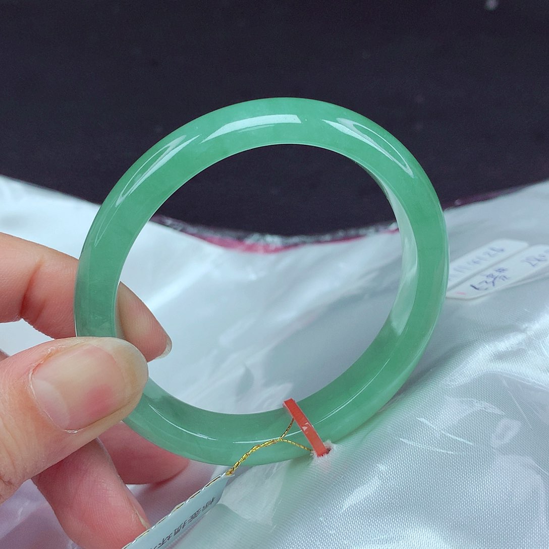 翡翠手镯未镶嵌52.7贵妃126