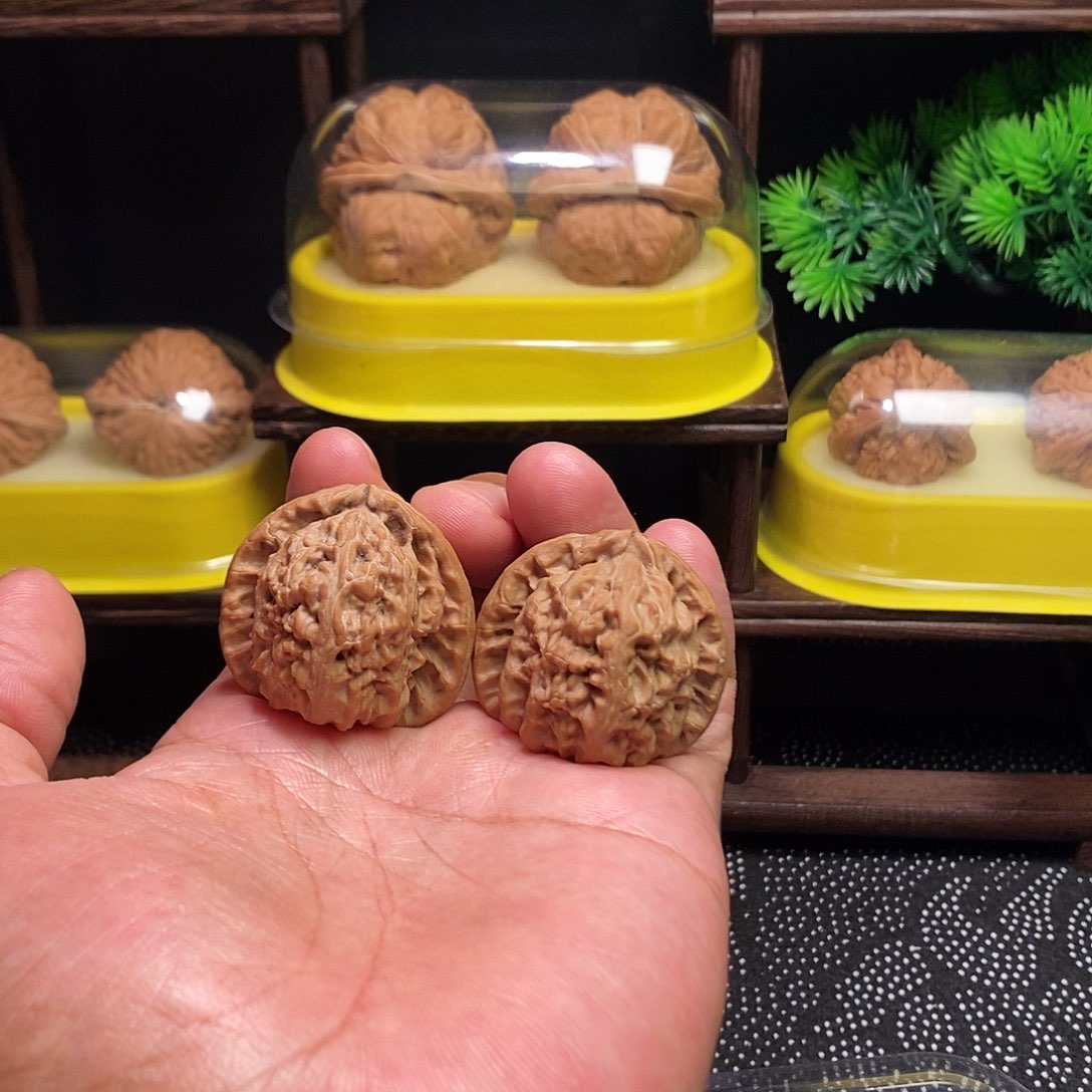 把件文玩核桃三角白