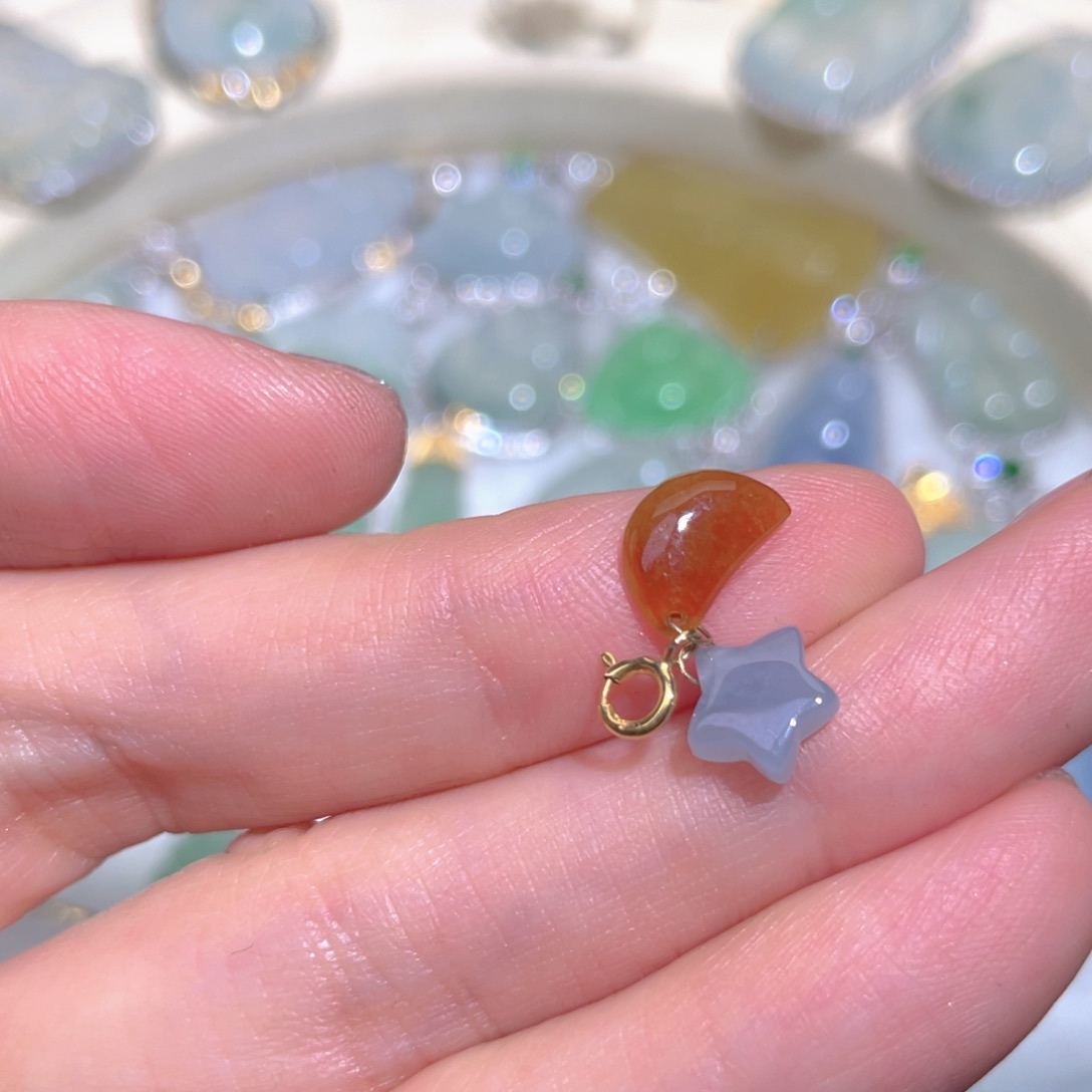 翡翠颈饰18K金镶嵌翡翠