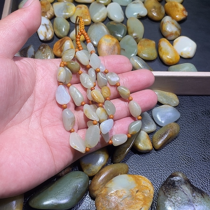 范***范和田玉未镶嵌颈饰