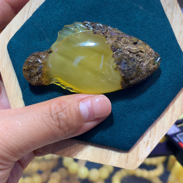 琥珀未镶嵌珠宝奇石