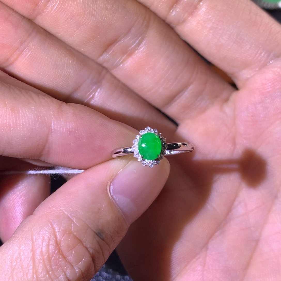 翡翠18K金镶嵌戒指翡翠