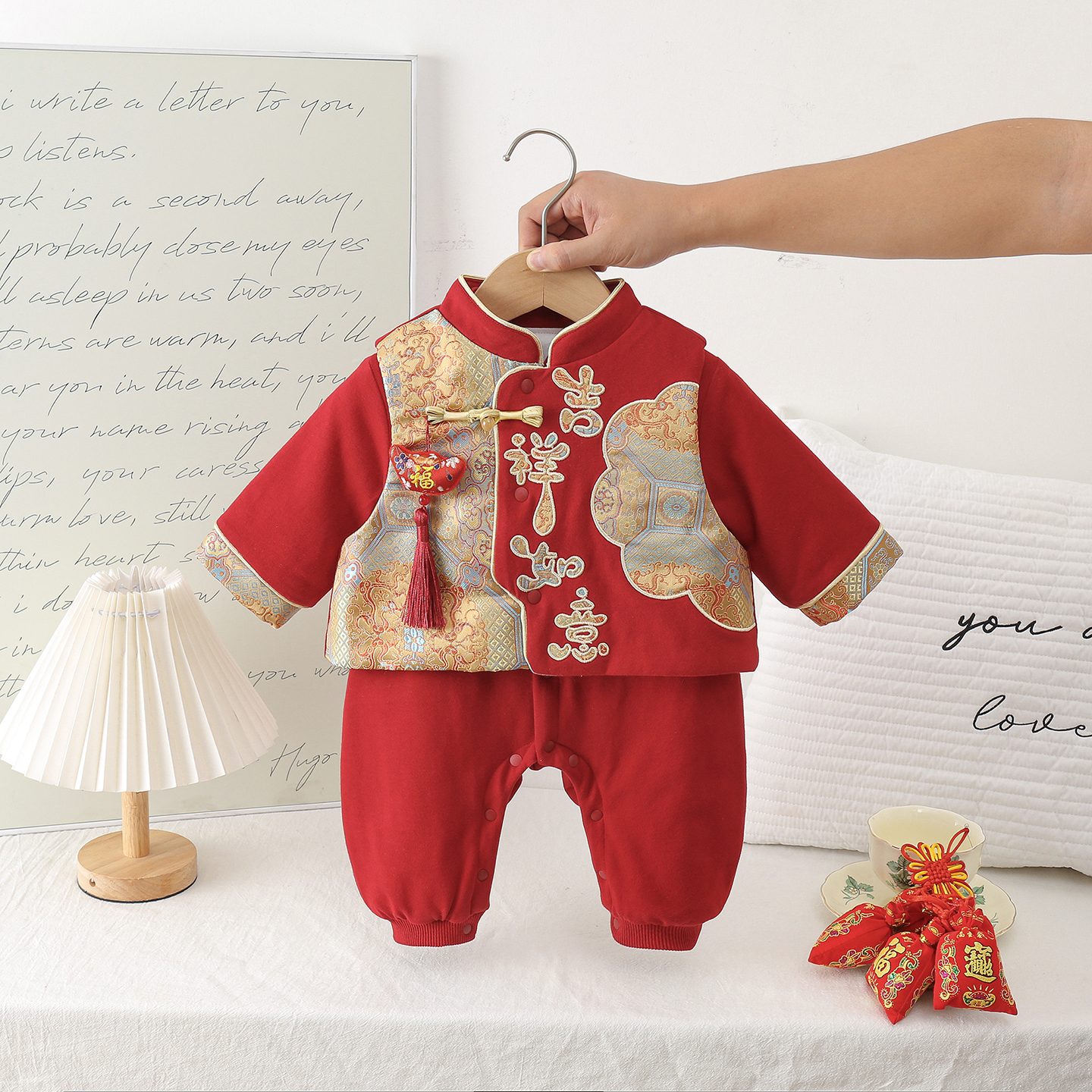 宝宝周岁礼服秋冬夹棉马甲连体衣中国风满月59码唐装汉服百天哈衣