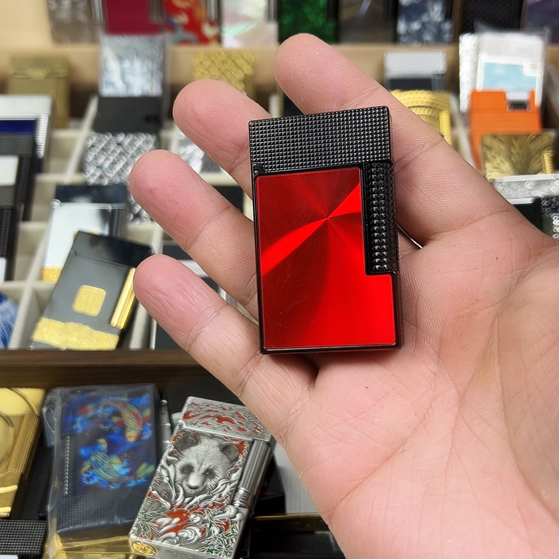 衣***悔铜黑红光影卡路蓝宝石