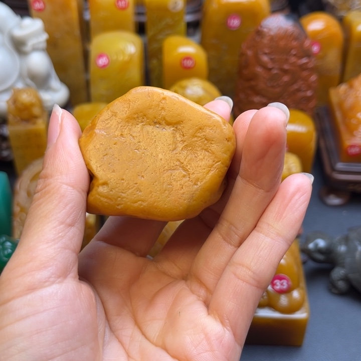 寿山石印石跟***杯题材：工艺品