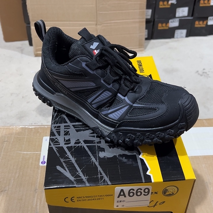 编码669号。40码防砸防刺劳保鞋。鞋底磨损。