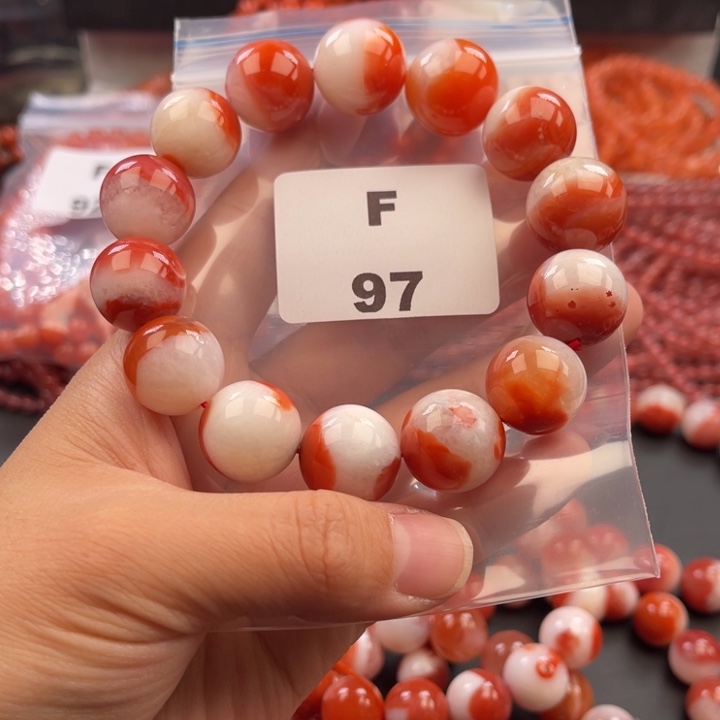 我***团南红玛瑙未镶嵌多样性发货默认微瑕称重87.9克