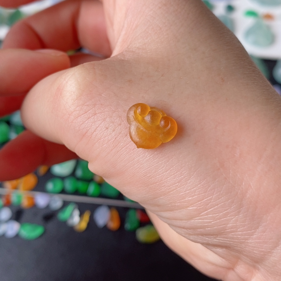 定制翡翠未镶嵌如意