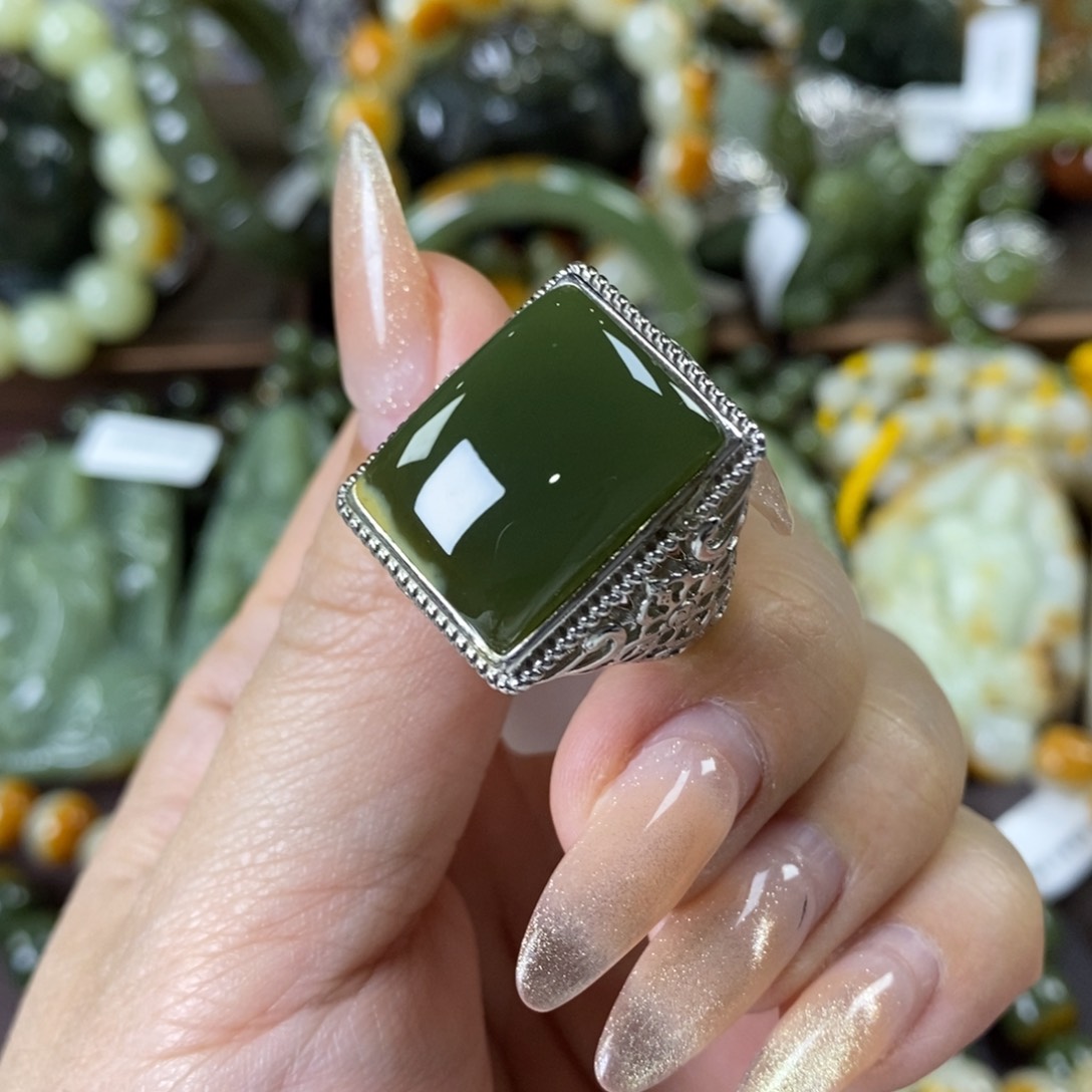 透闪石质玉银S925镶嵌挂件蜡***猪戒指