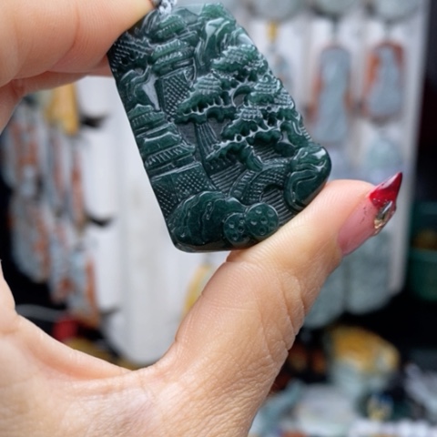 翡翠颈饰未镶嵌翡翠