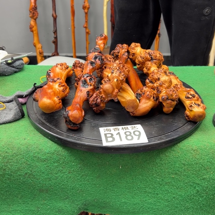 黑果木甘****方一物一拍，以直播间截图实物为准，有风化裂纹