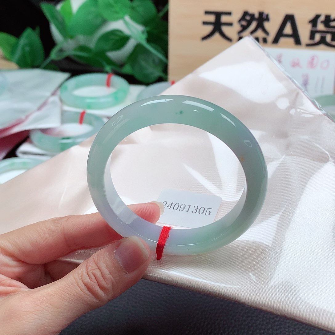 翡翠手镯未镶嵌天然A货翡翠手镯