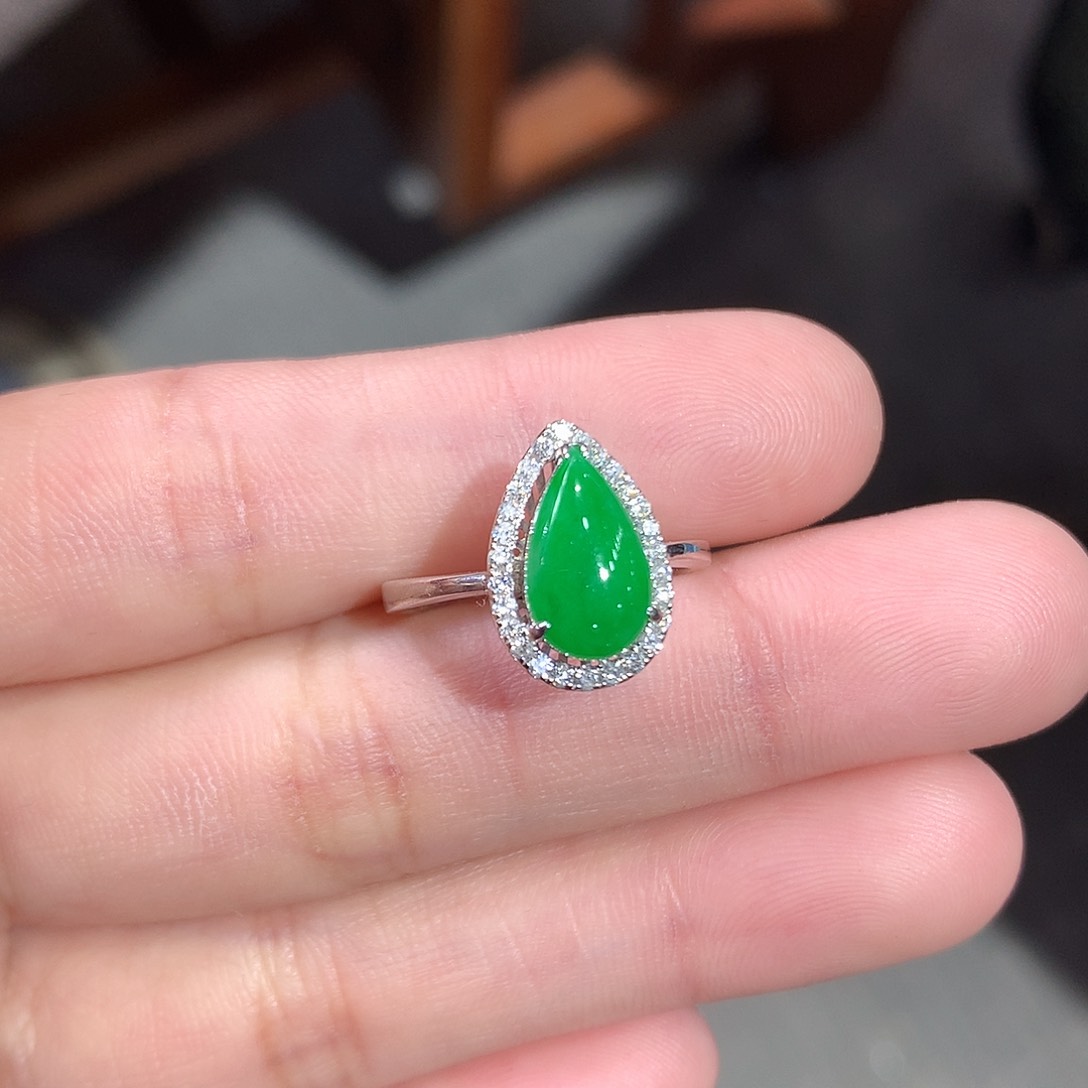 翡翠戒指18K金镶嵌戒指