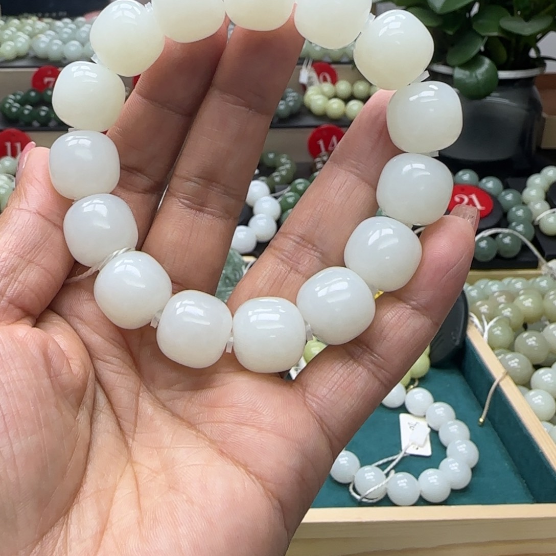 无***嗔和田玉未镶嵌手链