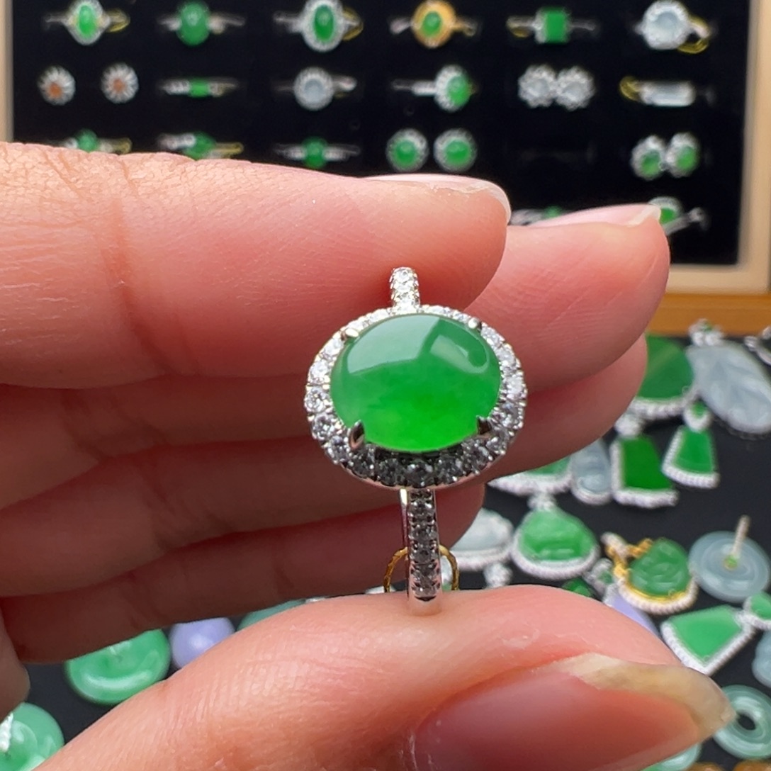 翡翠18K金镶嵌颈饰戒指