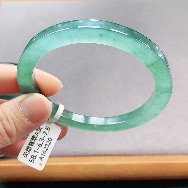 【闪购商品】翡翠手镯（圆镯）未镶嵌
