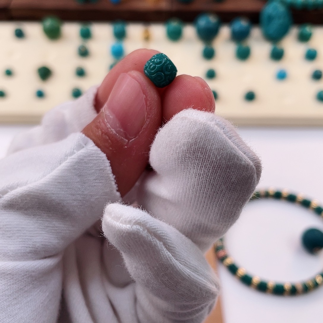 绿松石颈饰未镶嵌