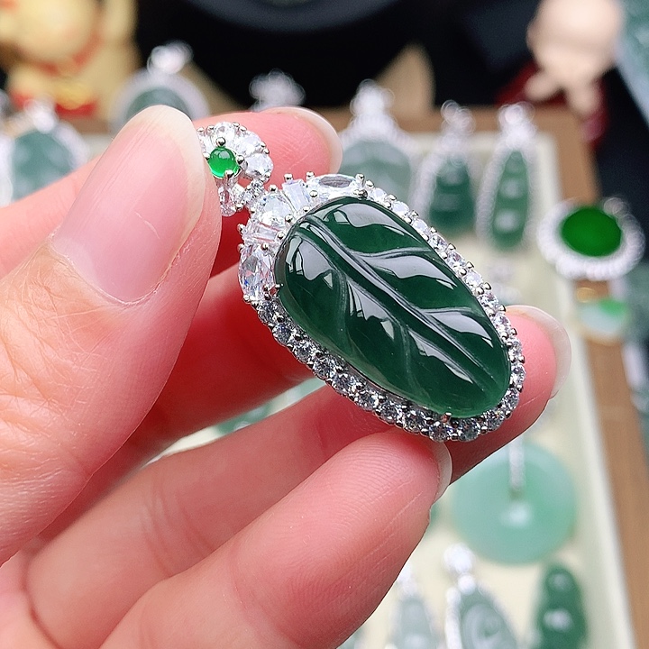 颈饰未镶嵌翡翠吊坠