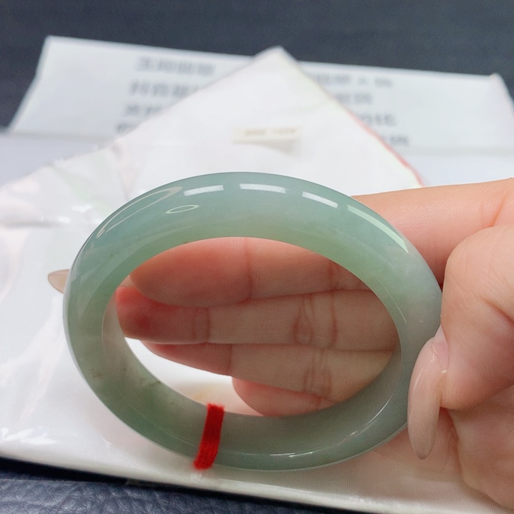 翡翠未镶嵌手镯5556