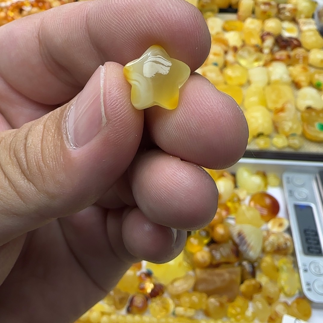 琥珀未镶嵌裸石0.6克