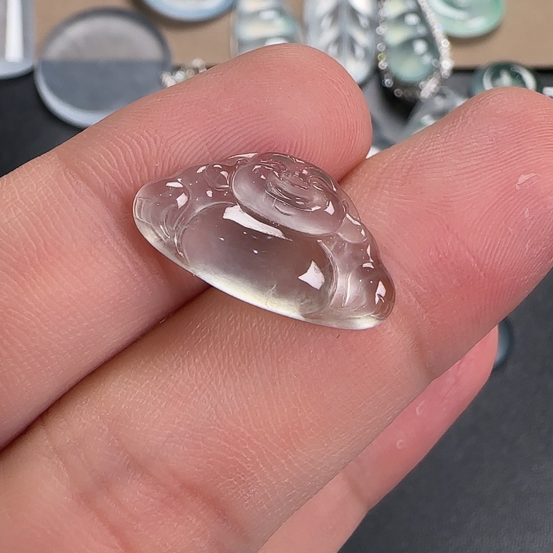 翡翠未镶嵌颈饰   