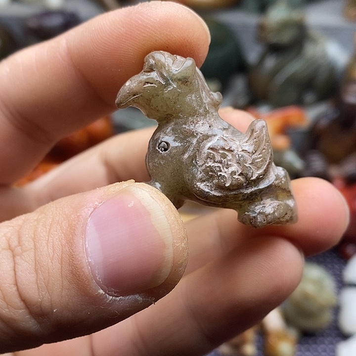 未镶嵌蛇纹石玉颈饰